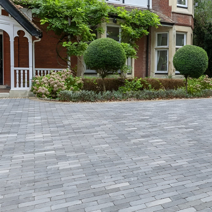 Kandala Grey Indian Sandstone Setts - 200 x 50 x 40mm